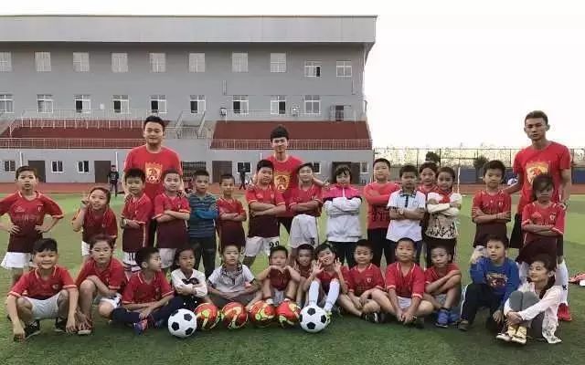 校园足球冠军杯_东城区校园足球总冠军_东城小学足球队