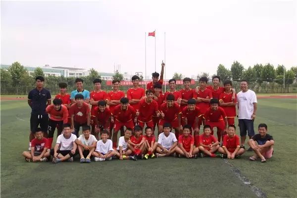 校园足球冠军杯_东城小学足球队_东城区校园足球总冠军