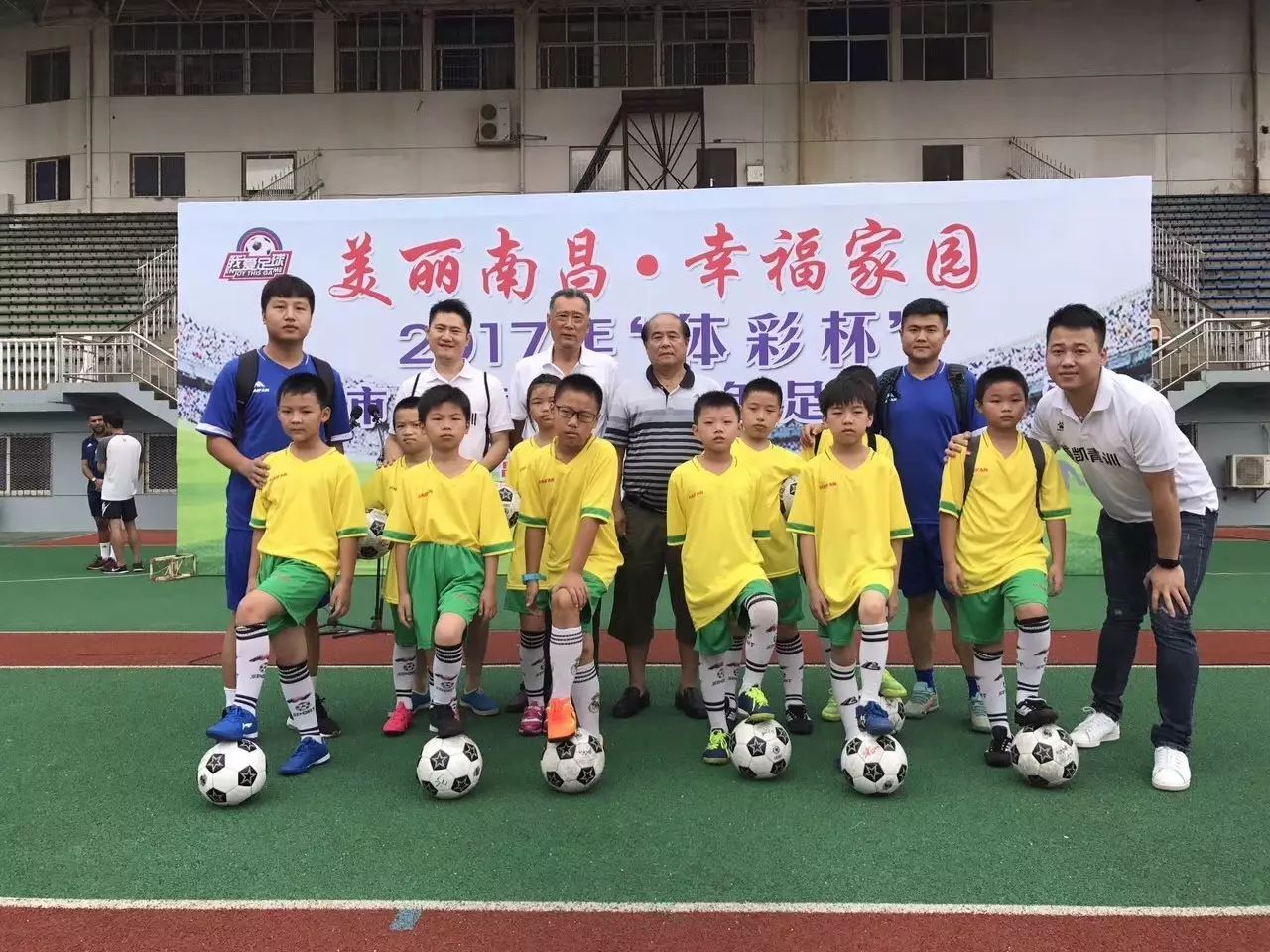 东城区校园足球总冠军_东城小学足球队_校园足球冠军杯