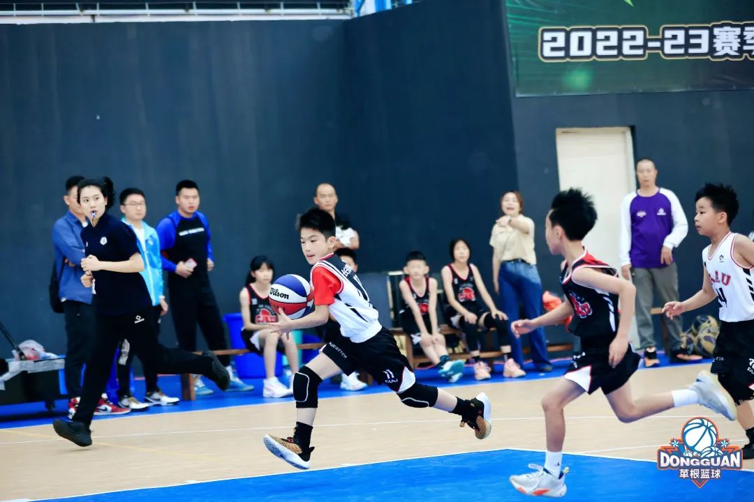东莞篮球单挑比赛规则视频_东莞3v3篮球赛_视频单挑篮球东莞规则比赛直播