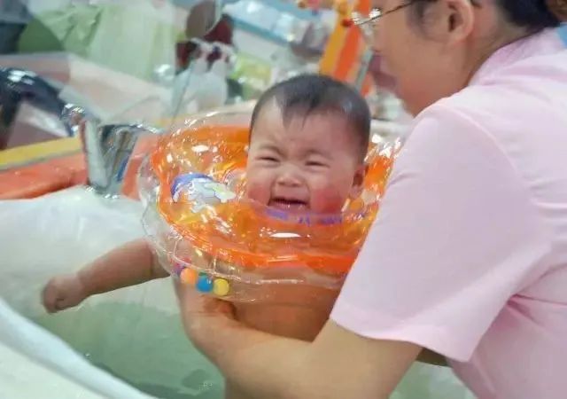 孩子几岁开始学游泳最合适？专家建议与家长