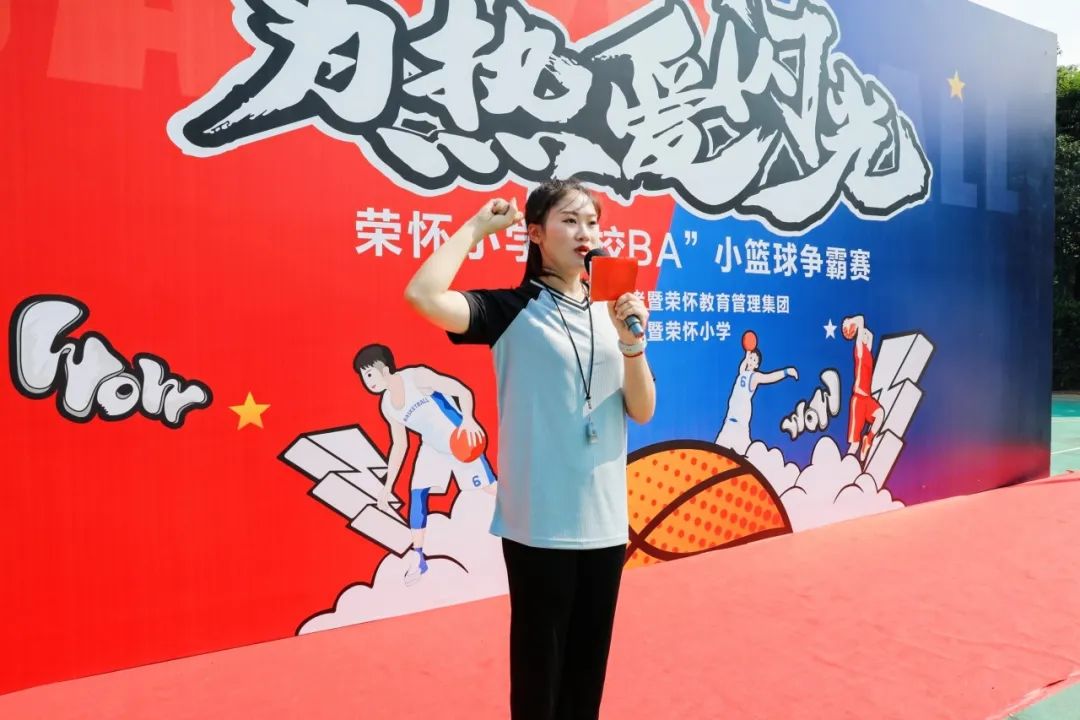 小学篮球怎么打_教小学生打篮球技巧_小学生打篮球的技巧视频教学